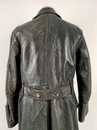 Ledermantel für Offiziere des Heeres. Stark getragenes Stück, ungereinigt, Leder weich