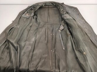 Ledermantel für Offiziere des Heeres. Stark getragenes Stück, ungereinigt, Leder weich