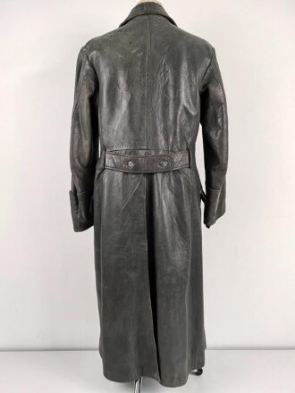 Ledermantel für Offiziere des Heeres. Stark getragenes Stück, ungereinigt, Leder weich