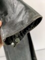 Ledermantel für Offiziere des Heeres. Stark getragenes Stück, ungereinigt, Leder weich