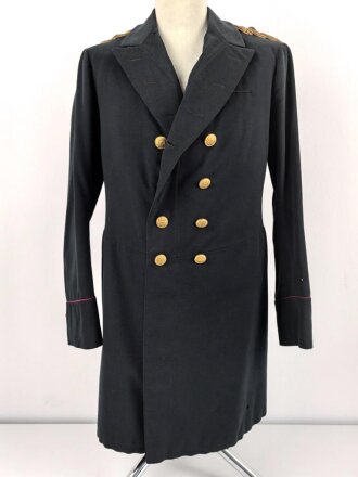 k.u.k. Österreich, schwarzer Rock mit violetten Ärmelbiesen und gewaltigen Schulterstücken. Guter Gesamtzustand