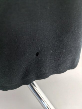 k.u.k. Österreich, schwarzer Rock mit violetten Ärmelbiesen und gewaltigen Schulterstücken. Guter Gesamtzustand