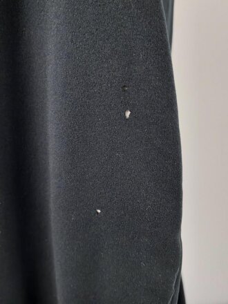 k.u.k. Österreich, schwarzer Rock mit violetten Ärmelbiesen und gewaltigen Schulterstücken. Guter Gesamtzustand