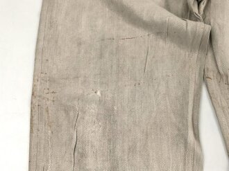 Heer, Drillichhose rohweiss, stark getragenes Stück, der Kammerstempel verwaschen