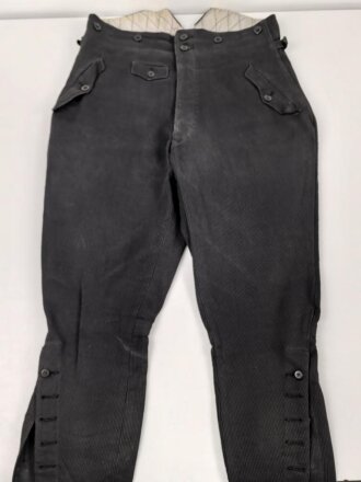 NSKK, schwarze Stiefelhose aus Cord. Leicht getragenes Stück in gutem Zustand, mit RZM Etikett