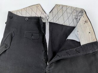 NSKK, schwarze Stiefelhose aus Cord. Leicht getragenes Stück in gutem Zustand, mit RZM Etikett