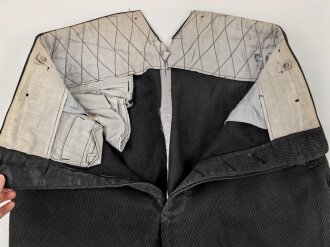 NSKK, schwarze Stiefelhose aus Cord. Leicht getragenes Stück in gutem Zustand, mit RZM Etikett