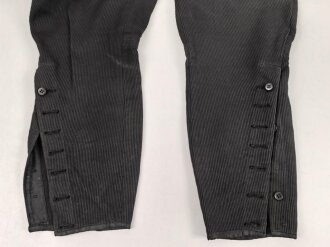 NSKK, schwarze Stiefelhose aus Cord. Leicht getragenes Stück in gutem Zustand, mit RZM Etikett