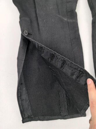 NSKK, schwarze Stiefelhose aus Cord. Leicht getragenes Stück in gutem Zustand, mit RZM Etikett