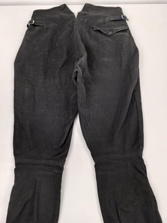 NSKK, schwarze Stiefelhose aus Cord. Leicht getragenes Stück in gutem Zustand, mit RZM Etikett