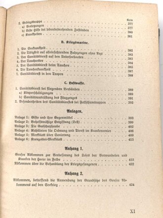 H. Dv. 59 "Unterrichtsbuch für Sanitäts-Unteroffiziere und Mannschaften" datiert 1939, 430 Seiten, DIN A5, stark gebraucht mit Stempel des Truppenarzt dei der Flakkaserne Mannheim-Käfertal 1941