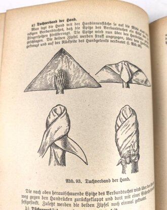 H. Dv. 59 "Unterrichtsbuch für Sanitäts-Unteroffiziere und Mannschaften" datiert 1939, 430 Seiten, DIN A5, stark gebraucht mit Stempel des Truppenarzt dei der Flakkaserne Mannheim-Käfertal 1941