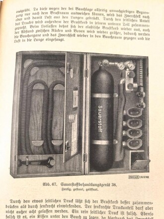 H. Dv. 59 "Unterrichtsbuch für Sanitäts-Unteroffiziere und Mannschaften" datiert 1939, 430 Seiten, DIN A5, stark gebraucht mit Stempel des Truppenarzt dei der Flakkaserne Mannheim-Käfertal 1941