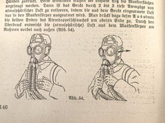 H. Dv. 59 "Unterrichtsbuch für Sanitäts-Unteroffiziere und Mannschaften" datiert 1939, 430 Seiten, DIN A5, stark gebraucht mit Stempel des Truppenarzt dei der Flakkaserne Mannheim-Käfertal 1941