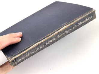 H. Dv. 59 "Unterrichtsbuch für Sanitäts-Unteroffiziere und Mannschaften" datiert 1939, 430 Seiten, DIN A5, stark gebraucht mit Stempel des Truppenarzt dei der Flakkaserne Mannheim-Käfertal 1941