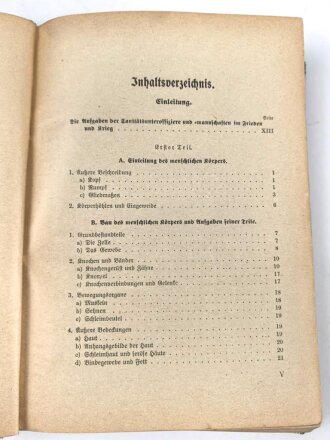H. Dv. 59 "Unterrichtsbuch für Sanitäts-Unteroffiziere und Mannschaften" datiert 1939, 430 Seiten, DIN A5, stark gebraucht mit Stempel des Truppenarzt dei der Flakkaserne Mannheim-Käfertal 1941