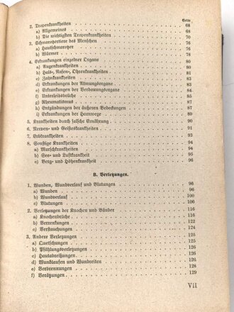 H. Dv. 59 "Unterrichtsbuch für Sanitäts-Unteroffiziere und Mannschaften" datiert 1939, 430 Seiten, DIN A5, stark gebraucht mit Stempel des Truppenarzt dei der Flakkaserne Mannheim-Käfertal 1941