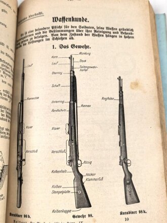 "Der Dienstunterricht im Heere, Ausgabe für den Gewehr und M.G.- Schützen" datiert 1937, 288 Seiten, stark gebraucht, Einband verstärkt und neue Rückseite