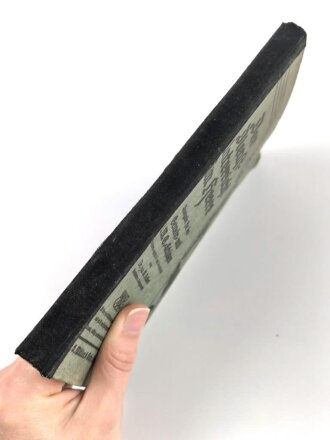 "Der Dienstunterricht im Heere, Ausgabe für den Gewehr und M.G.- Schützen" datiert 1937, 288 Seiten, stark gebraucht, Einband verstärkt und neue Rückseite