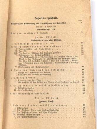 "Der Dienstunterricht im Heere, Ausgabe für den Gewehr und M.G.- Schützen" datiert 1937, 288 Seiten, stark gebraucht, Einband verstärkt und neue Rückseite