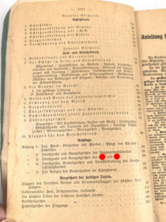 "Der Dienstunterricht im Heere, Ausgabe für den Gewehr und M.G.- Schützen" datiert 1937, 288 Seiten, stark gebraucht, Einband verstärkt und neue Rückseite