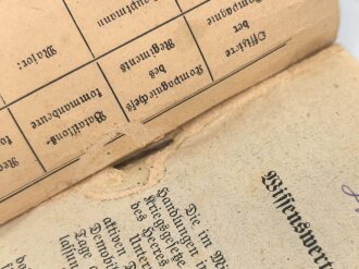 "Dienstunterricht des badischen Infanteristen - Ein Leitfaden für den Unterricht der Mannschaften" datiert 1915, 270 Seiten, DIN A5, stark gebraucht, Einband fehlt