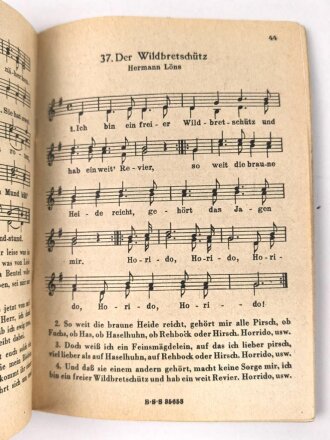 "Das neue Soldatenliederbuch" Textbuch mit Melodien, 80 Seiten, DIN A6, viele Seiten rausgerissen, die ersten Seiten fehlen