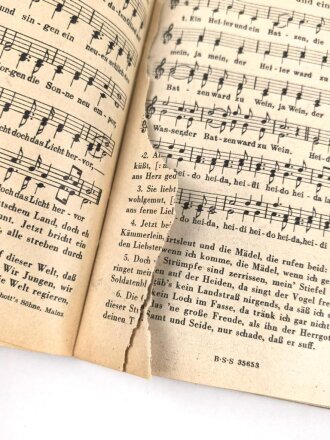 "Das neue Soldatenliederbuch" Textbuch mit Melodien, 80 Seiten, DIN A6, viele Seiten rausgerissen, die ersten Seiten fehlen
