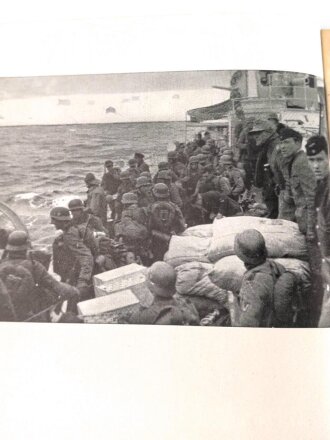 "Narvik - Sieg des Glaubens" datiert 1941, 174 Seiten, DIN A5, stark gebraucht