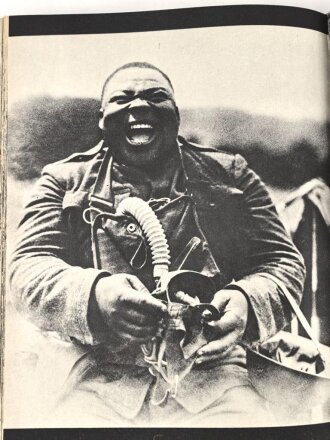 "Eine ganze Welt gegen uns"  Eine geschichte des  Weltkriegs in Bildern, datiert 1934, über DIN A4, gebraucht