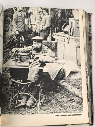 "Eine ganze Welt gegen uns"  Eine geschichte des  Weltkriegs in Bildern, datiert 1934, über DIN A4, gebraucht