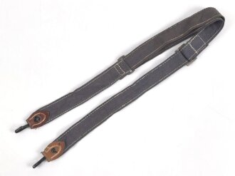 Luftwaffe Trageriemen für einen Brotbeutel, getragenes Stück, die Metallteile schwarz überlackiert