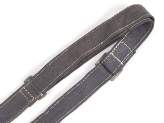 Luftwaffe Trageriemen für einen Brotbeutel, getragenes Stück, die Metallteile schwarz überlackiert