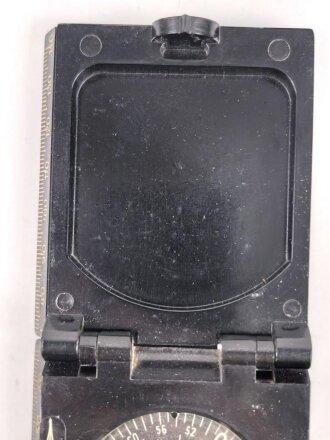 Marschlompass aus schwarzer Pressmasse, Hersteller GKS.