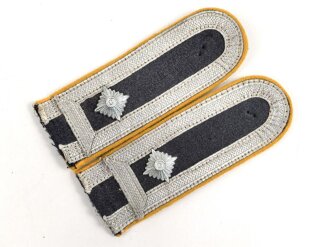 Luftwaffe, Paar Schulterklappen für einen Feldwebel...