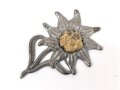 Edelweiss für die Bergmütze von Angehörigen der Gebirgstruppe der Wehrmacht. Hersteller G.B.44