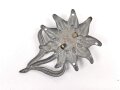 Edelweiss für die Bergmütze von Angehörigen der Gebirgstruppe der Wehrmacht. Hersteller G.B.44