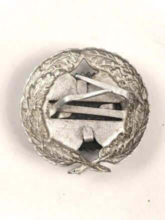 Eichenlaubkranz mit Kokarde für eine Schirmmütze der Reichspost im III.Reich. Aluminium