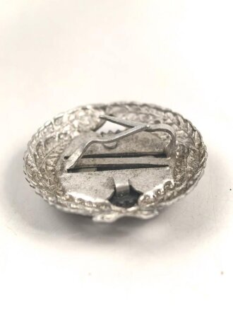 Eichenlaubkranz mit Kokarde für eine Schirmmütze der Reichspost im III.Reich. Aluminium