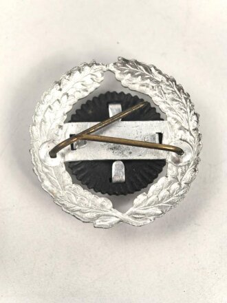 Eichenlaubkranz mit Kokarde für eine Schirmmütze der Reichspost im III.Reich. Aluminium