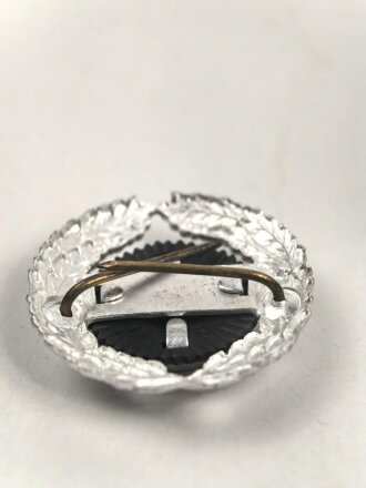 Eichenlaubkranz mit Kokarde für eine Schirmmütze der Reichspost im III.Reich. Aluminium