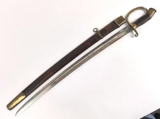 Russland, Schaschka für Offiziere Modell 1881/09. Die Klinge aus russischer fertigung vor längerer Zeit gereinigt, zum Teil leicht narbig und angeschliffen. Das Mundblech der Scheide lose, Herrschermonogramm Zar Nikolaus II