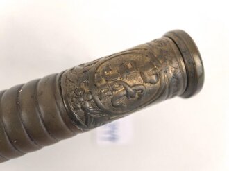 Russland, Schaschka für Offiziere Modell 1881/09. Die Klinge aus russischer fertigung vor längerer Zeit gereinigt, zum Teil leicht narbig und angeschliffen. Das Mundblech der Scheide lose, Herrschermonogramm Zar Nikolaus II