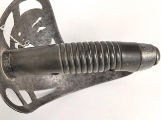 Preussen, Kavalleriedegen KD89, gereinigtes Kammerstück von Weyersberg, Solingen. Die Griffschrauben fehlen