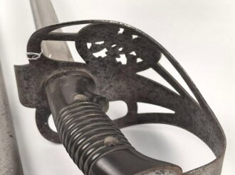 Preussen, Kavalleriedegen KD89, gereinigtes Kammerstück von Weyersberg, Solingen. Die Griffschrauben fehlen