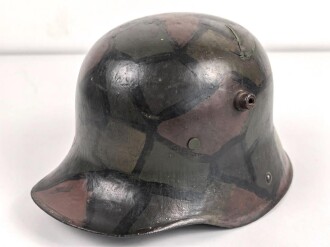 1. Weltkrieg, Stahlhelm Modell 1916. Die Glocke Original, der Rest neuzeitlich ergänzt, die lackierung ebenfalls neuzeitlich