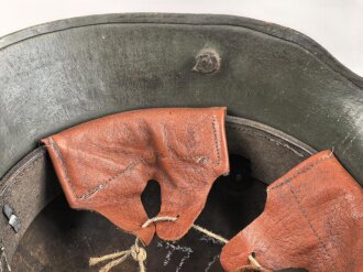 1. Weltkrieg, Stahlhelm Modell 1916. Die Glocke Original, der Rest neuzeitlich ergänzt, die lackierung ebenfalls neuzeitlich