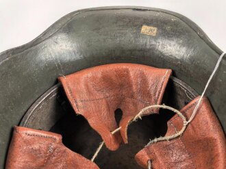 1. Weltkrieg, Stahlhelm Modell 1916. Die Glocke Original, der Rest neuzeitlich ergänzt, die lackierung ebenfalls neuzeitlich