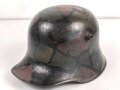 1. Weltkrieg, Stahlhelm Modell 1916. Die Glocke Original, der Rest neuzeitlich ergänzt, die lackierung ebenfalls neuzeitlich