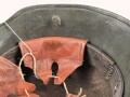 1. Weltkrieg, Stahlhelm Modell 1916. Die Glocke Original, der Rest neuzeitlich ergänzt, die lackierung ebenfalls neuzeitlich